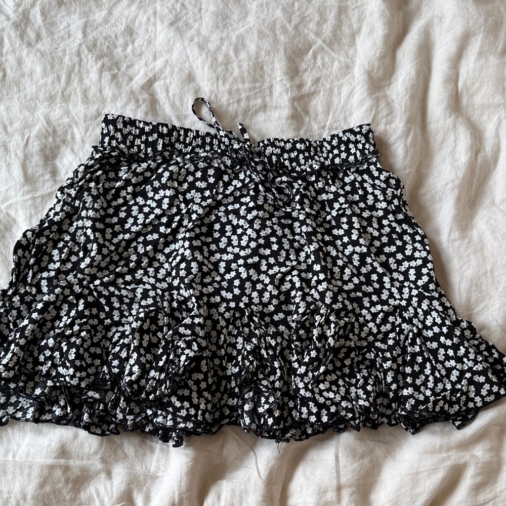 Lulu's Black and White Floral Skater Skirt